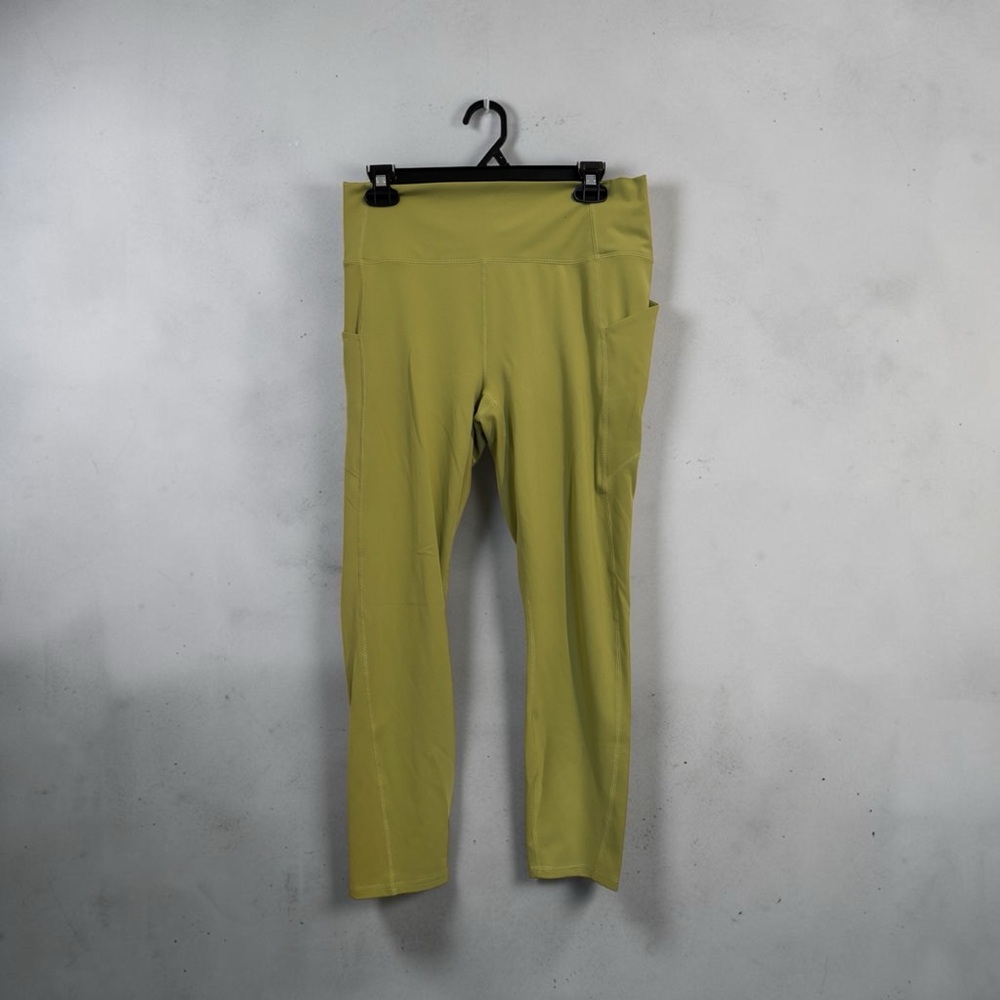 Fabletics Cropped Green Leggings | Activewear for Gym, Yoga and Everyday Wear